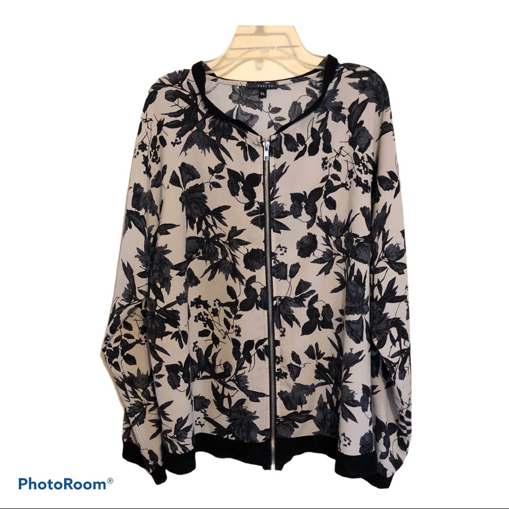 Modern Lightweight tan jacket w/black flowers XL